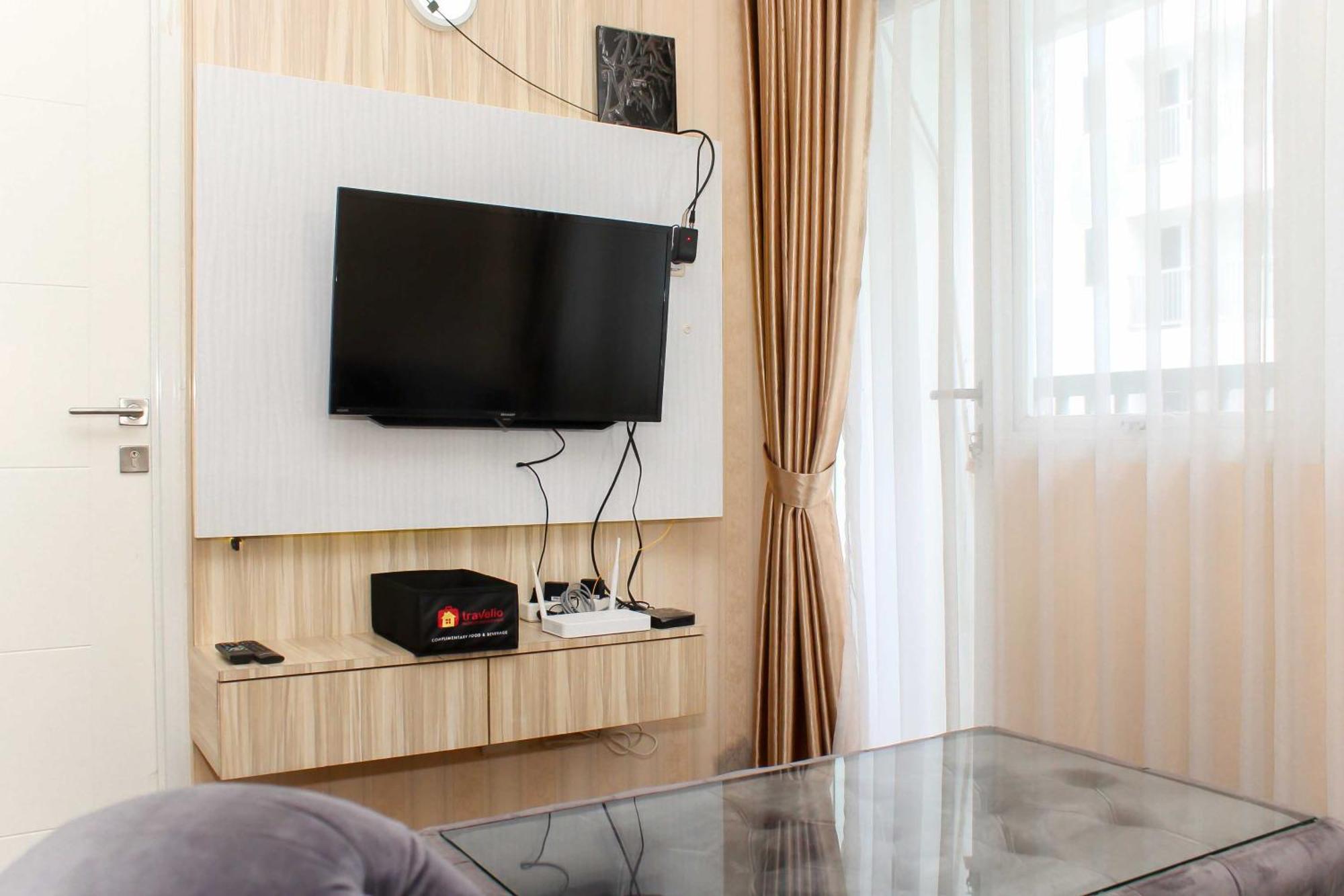 Comfort Living 1br At Grand Sentraland By Travelio Apartemen *